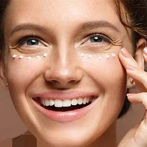 5 تا از بهترین کرم دور چشم برای رفع سیاهی و گودی